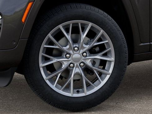 New 2025 Jeep Grand Cherokee Summit image 9