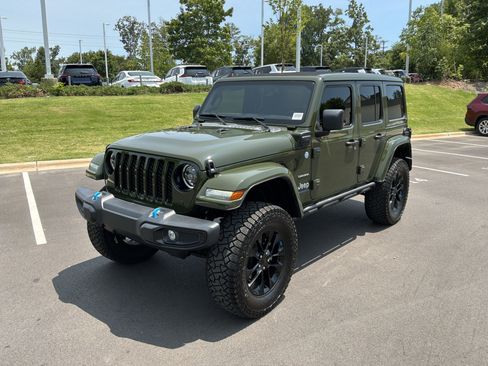 Used 2023 Jeep Wrangler Unlimited Sahara w/ Cold Weather Group AWD/4WD image 5