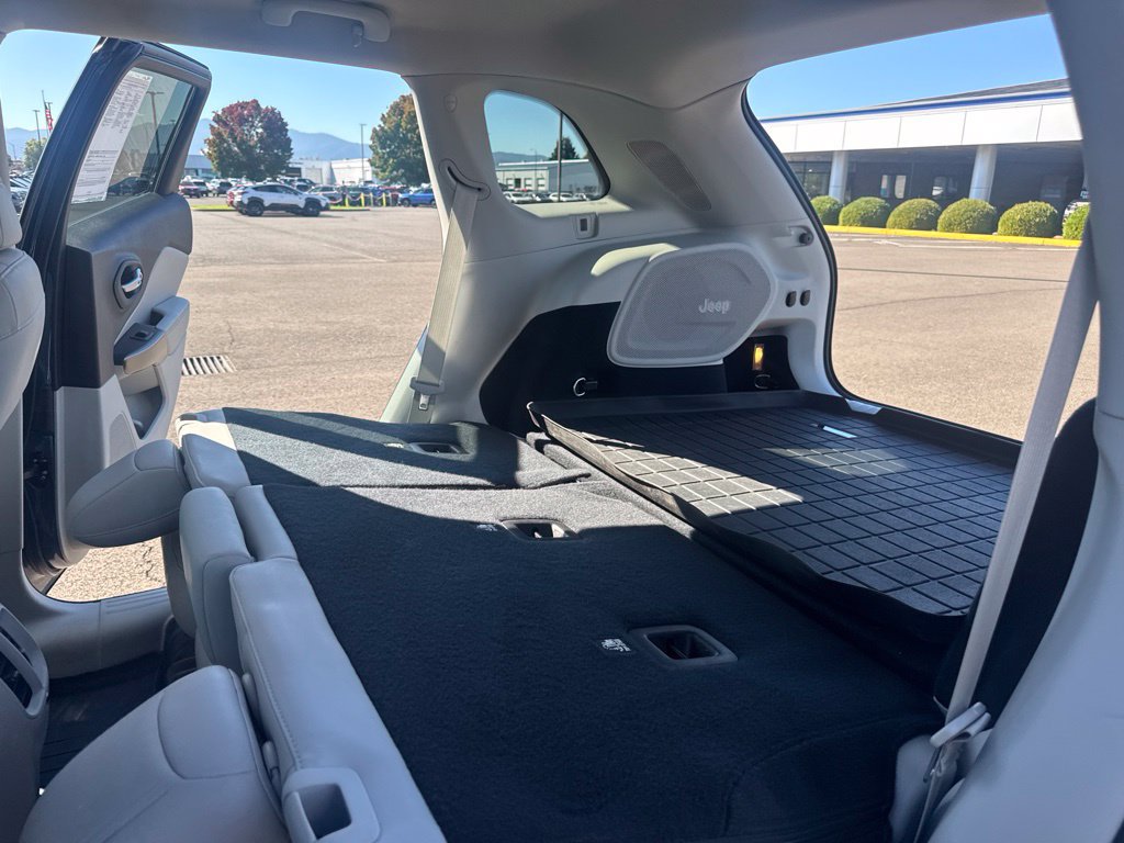 Used 2019 Jeep Cherokee Limited w/ Luxury Group AWD/4WD image 15