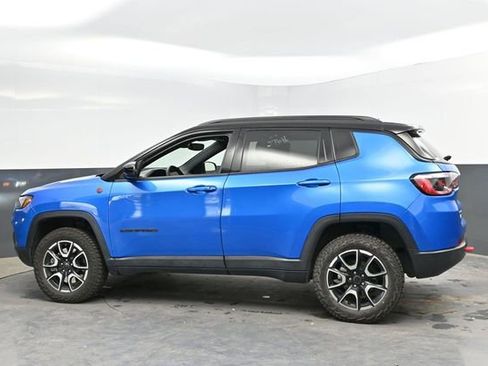 Used 2025 Jeep Compass Trailhawk AWD/4WD image 6