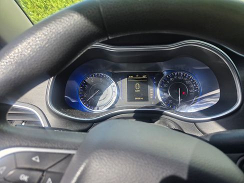 Used 2016 Chrysler 200 Limited image 11