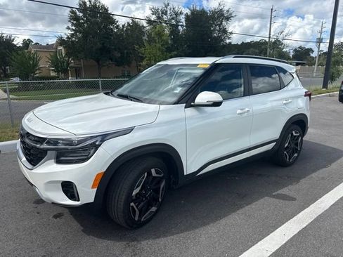 Used 2024 Kia Seltos SX AWD/4WD image 3