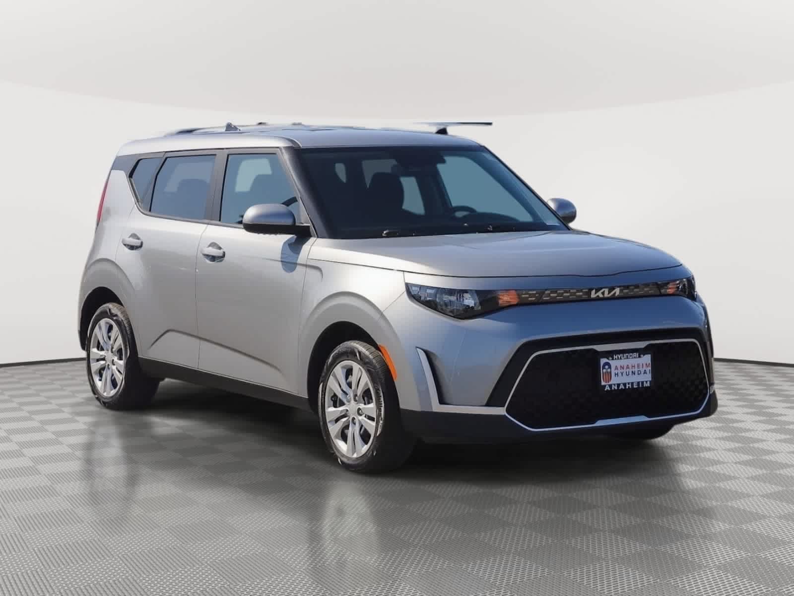 Used 2023 Kia Soul LX FWD image 3