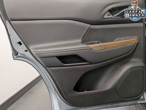 Used 2023 GMC Acadia SLE w/ Driver Convenience Package image 22