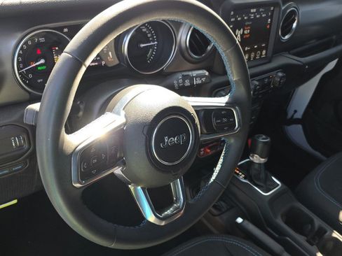Used 2023 Jeep Wrangler Unlimited Rubicon 4xe AWD/4WD image 12
