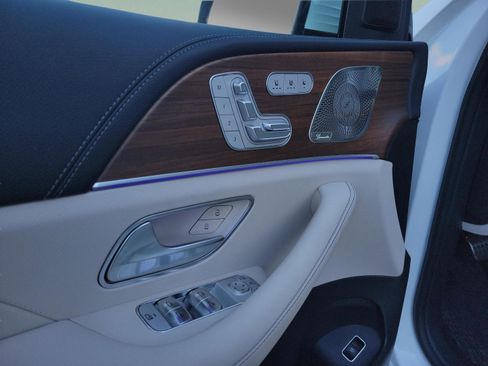 Certified 2025 Mercedes-Benz GLS 580 4MATIC image 16