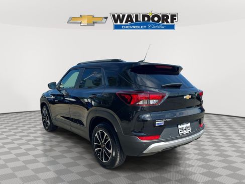 Used 2024 Chevrolet TrailBlazer LT w/ LT Cold Weather Package FWD image 4