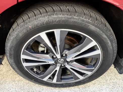 Used 2019 Nissan Pathfinder Platinum AWD/4WD image 30