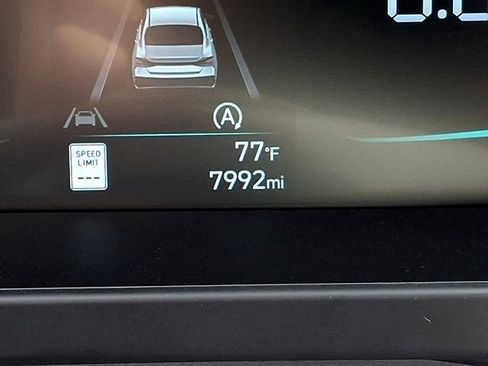 Used 2025 Hyundai Elantra SE image 20