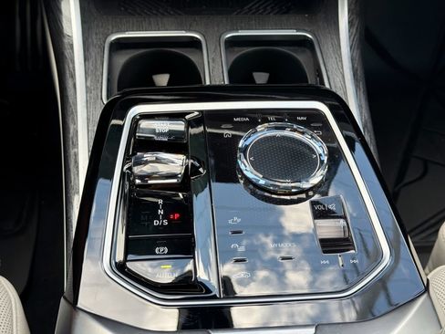 Used 2023 BMW 760i xDrive w/ Executive Package AWD/4WD image 20