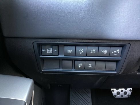 Used 2025 Toyota Tundra Platinum w/ TRD Off-Road Package AWD/4WD image 23