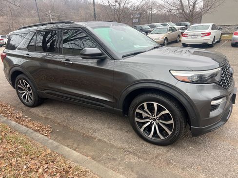 Used 2020 Ford Explorer ST w/ Premium Technology Package image 3