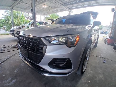 Used 2020 Audi Q3 2.0T Premium w/ Convenience Package AWD/4WD image 3