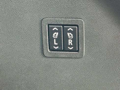Used 2019 Buick Enclave Premium AWD/4WD image 22