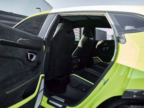 Used 2024 Lamborghini Urus Performante AWD/4WD image 31