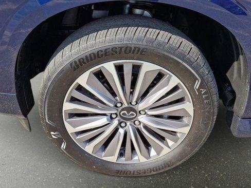 Used 2025 INFINITI QX80 Sensory image 8