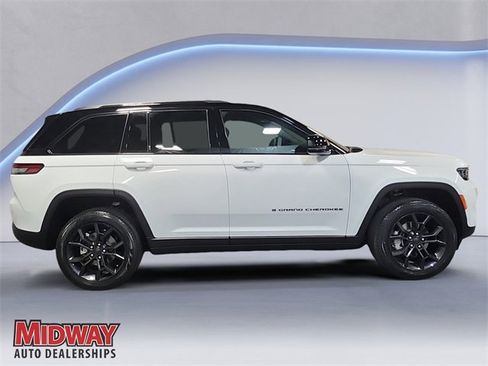 New 2025 Jeep Grand Cherokee Limited w/ Trailer Tow Package image 6