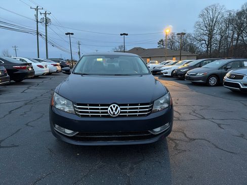 Used 2013 Volkswagen Passat 3.6 SE image 9