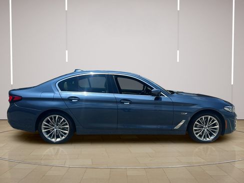 Used 2023 BMW 530e w/ Premium Package RWD image 8
