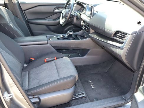 Used 2024 Nissan Rogue SV FWD image 16