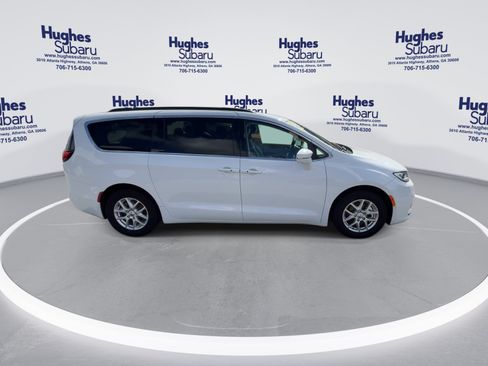 Used 2022 Chrysler Pacifica Touring-L w/ Uconnect Theater Family Group FWD image 12