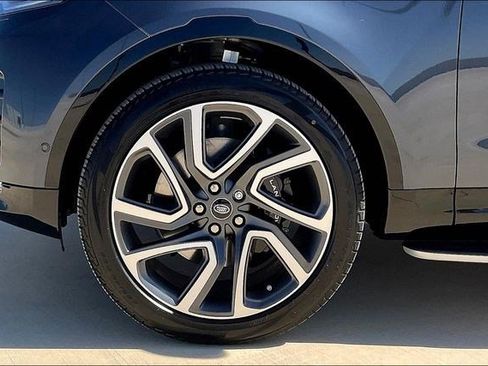 New 2025 Land Rover Discovery Metropolitan Edition image 15