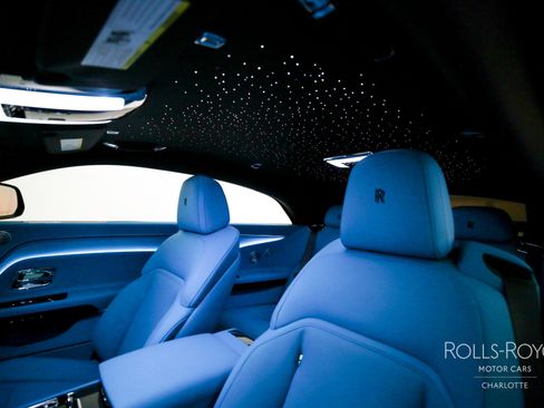 Used 2025 Rolls-Royce Spectre Black Badge w/ Spectre Enhancement Package image 29