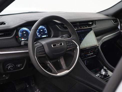 Used 2024 Jeep Grand Cherokee Limited AWD/4WD image 25