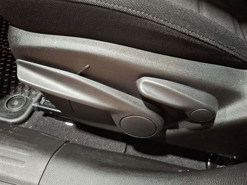 Used 2020 Jeep Renegade Latitude w/ Cold Weather Group image 11