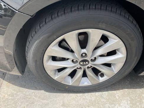 Used 2018 Kia Optima LX w/ 17" Alloy Wheels Package FWD image 12