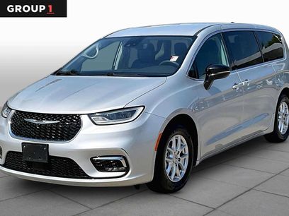 Used 2024 Chrysler Pacifica Touring-L
