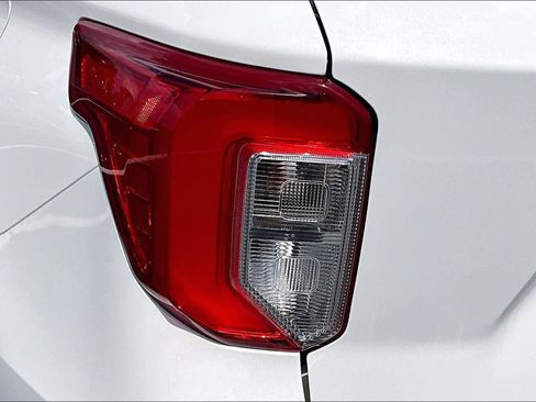 Used 2023 Ford Explorer XLT w/ Equipment Group 202A AWD/4WD image 32