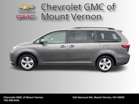 Used 2015 Toyota Sienna LE image 2