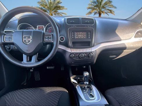 Used 2020 Dodge Journey SE w/ Blacktop Package FWD image 9
