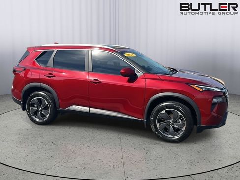 Used 2024 Nissan Rogue SV w/ SV Premium Package image 7