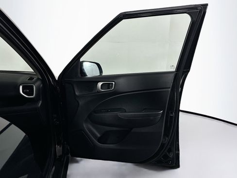 Used 2024 Hyundai Venue SEL image 31