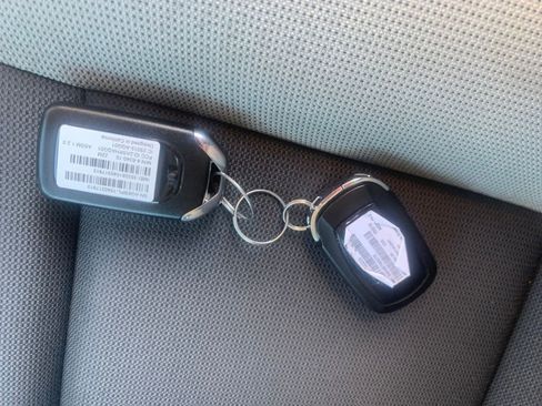 Used 2025 Toyota Corolla LE image 33