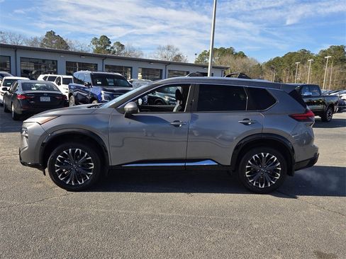 New 2026 Nissan Rogue Platinum image 2