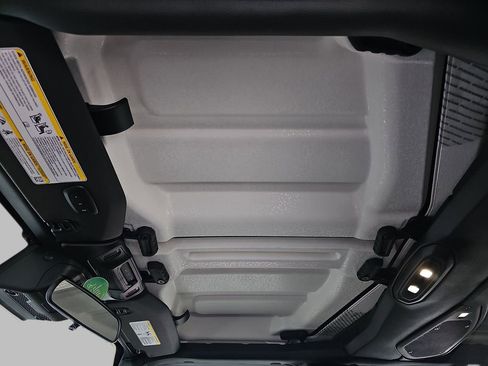 Used 2025 Jeep Wrangler Unlimited Rubicon w/ Convenience Group image 33