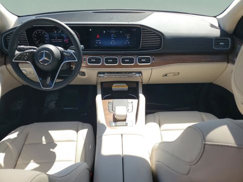 New 2026 Mercedes-Benz GLS 450 4MATIC image 9