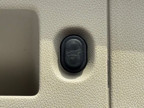 Used 2020 Cadillac Escalade Luxury image 40