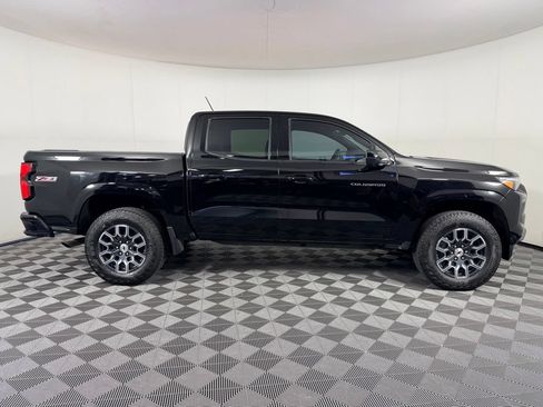 Used 2025 Chevrolet Colorado Z71 w/ Technology Package AWD/4WD image 7
