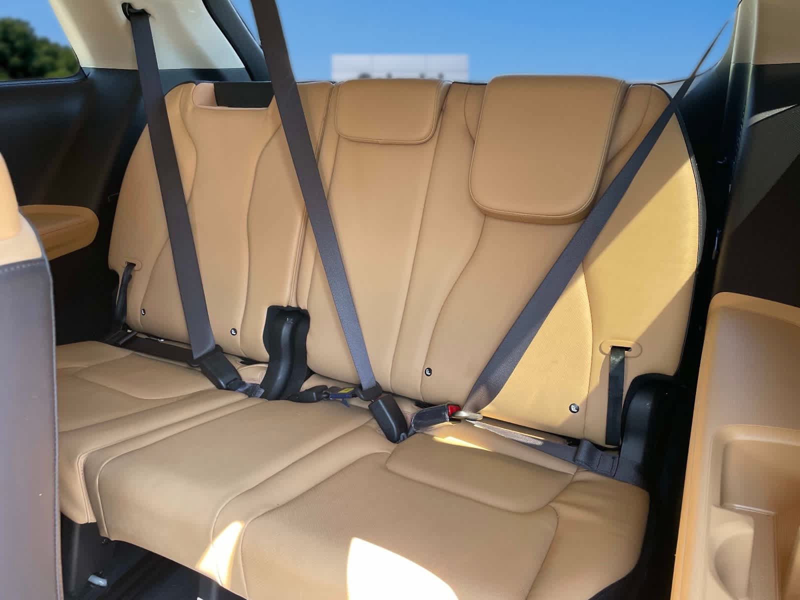 Used 2024 Kia Carnival EX FWD image 15