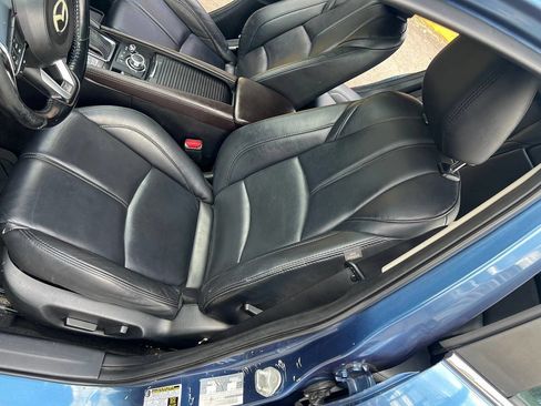 Used 2017 MAZDA MAZDA3 Touring image 11