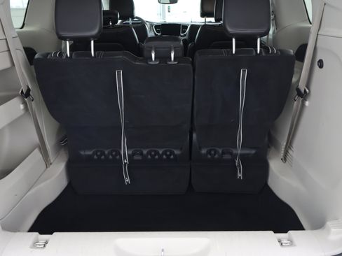 Used 2024 Chrysler Pacifica Touring-L FWD image 26