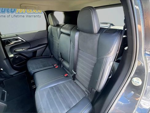 Used 2025 Mitsubishi Outlander SE AWD/4WD image 28