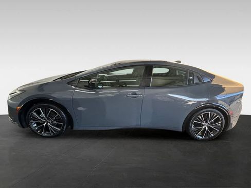 Used 2023 Toyota Prius XLE FWD image 3