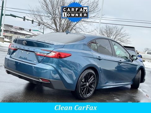Used 2025 Toyota Camry SE image 3