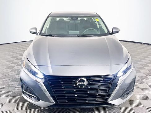 Used 2023 Nissan Altima 2.5 SV FWD image 3