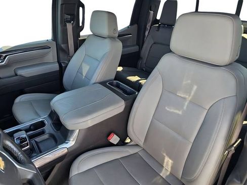 Used 2023 Chevrolet Silverado 1500 LTZ w/ LTZ Premium Package AWD/4WD image 18